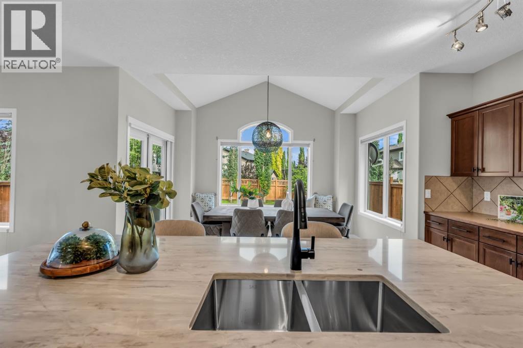 Photo 7 of 16 Cougartown Close Sw, Calgary AB