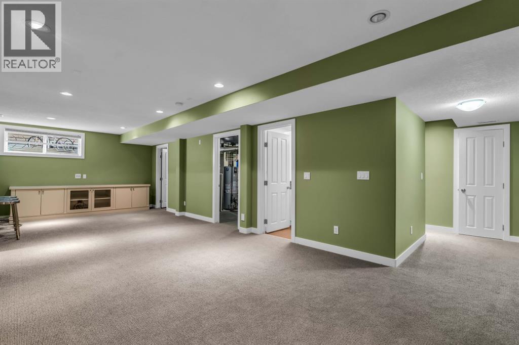 Photo 36 of 16 Cougartown Close Sw, Calgary AB