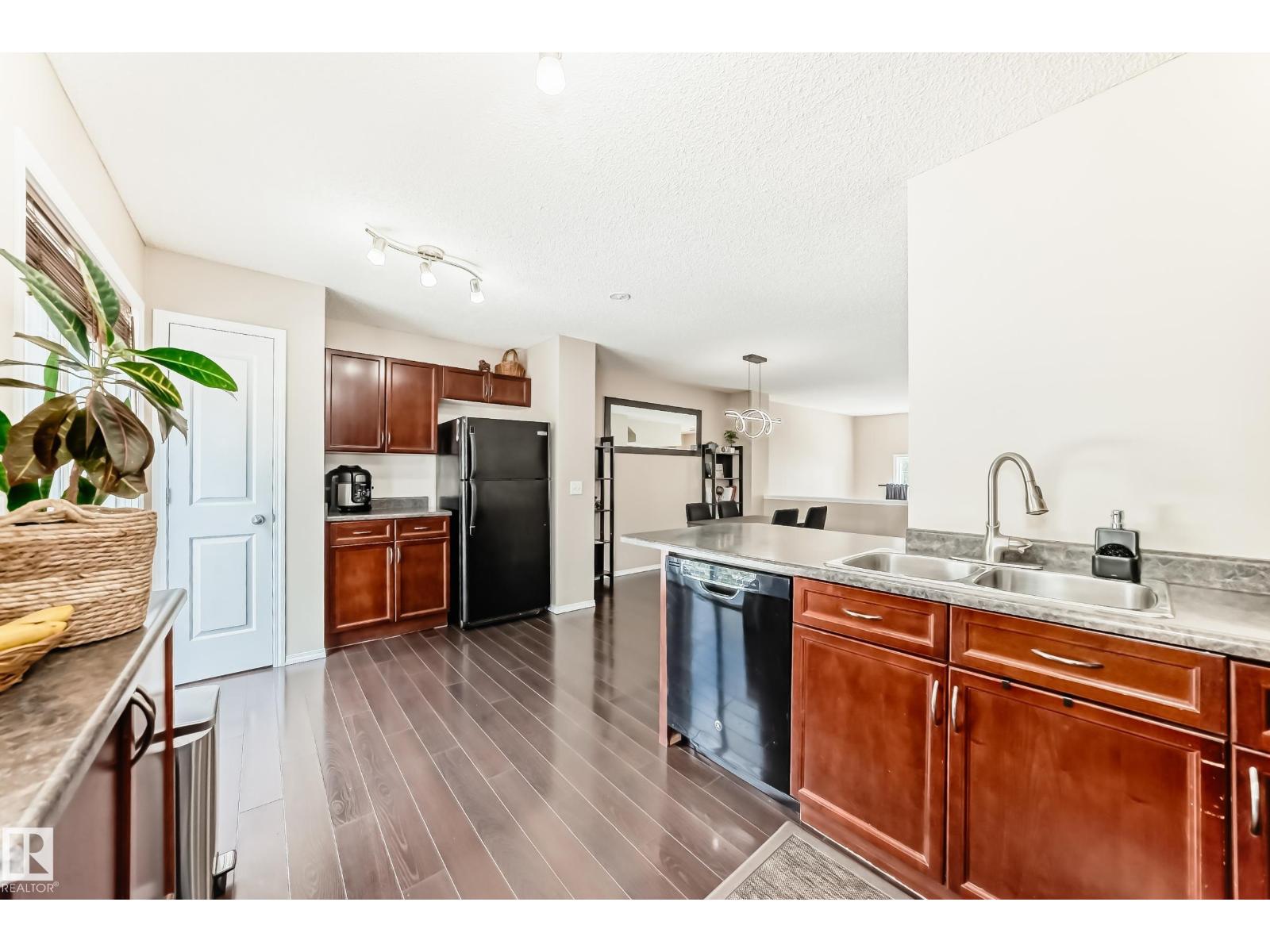 Photo 15 of 55 5604 199 St Nw, Edmonton AB