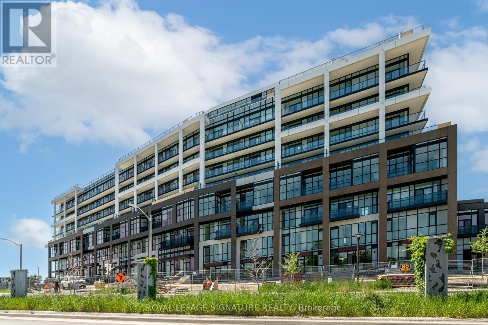 Photo 28 of 322 60 George Butchart Drive, Toronto ON