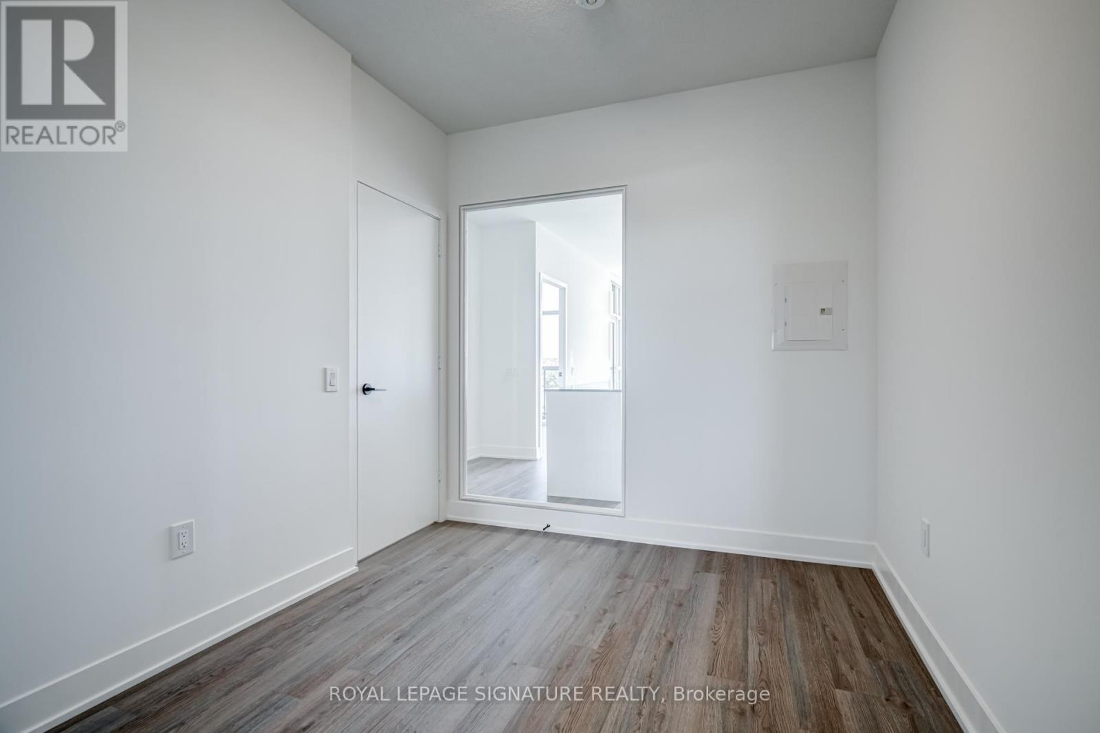 Photo 11 of 322 60 George Butchart Drive, Toronto ON