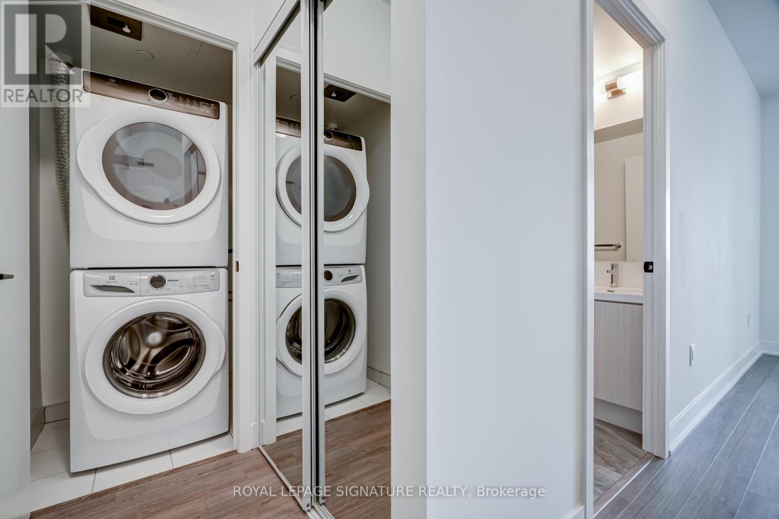Photo 7 of 322 60 George Butchart Drive, Toronto ON