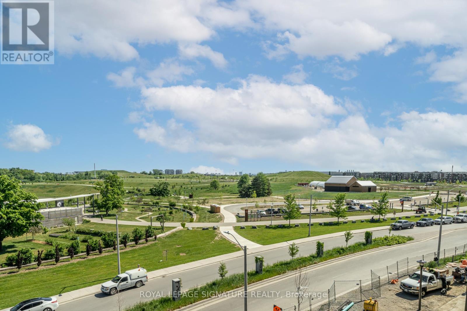 Photo 8 of 322 60 George Butchart Drive, Toronto ON