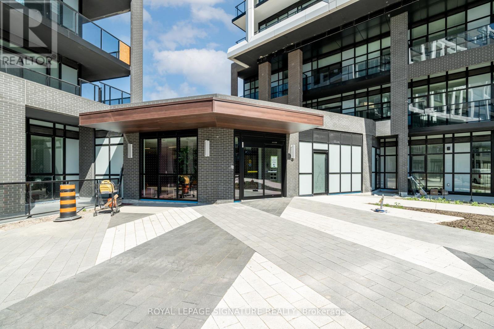 Photo 24 of 322 60 George Butchart Drive, Toronto ON