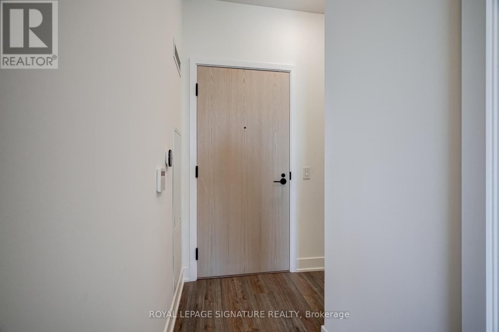 Photo 4 of 322 60 George Butchart Drive, Toronto ON