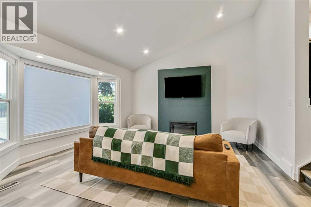 Single Family House 4 Level for Sale in   Avenue SW Shaganappi Calgary 