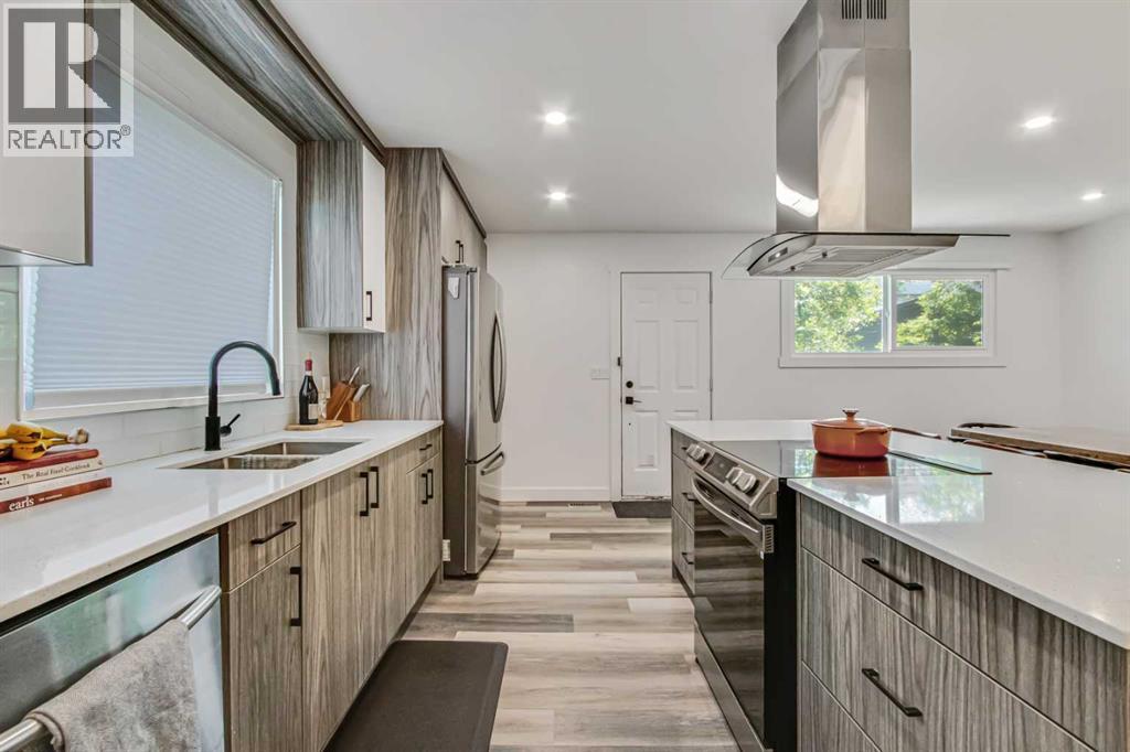 Single Family House 4 Level for Sale in   Avenue SW Shaganappi Calgary 