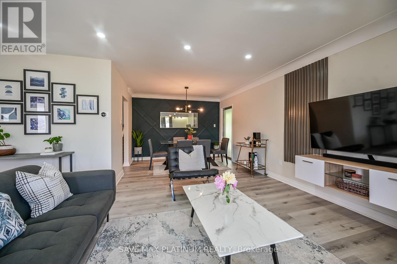 Photo 12 of 18 Gardenia Court, Hamilton ON