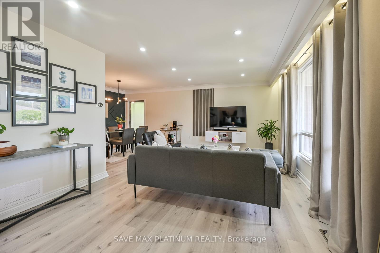 Photo 15 of 18 Gardenia Court, Hamilton ON