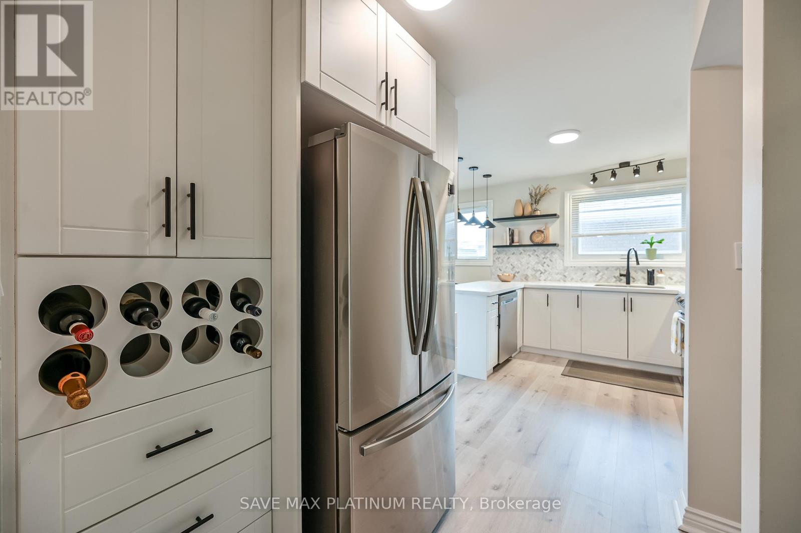 Photo 17 of 18 Gardenia Court, Hamilton ON