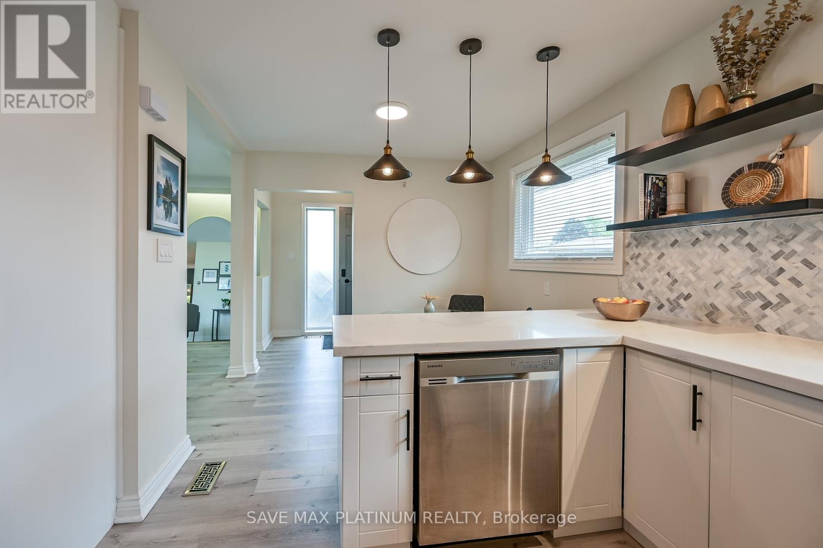 Photo 19 of 18 Gardenia Court, Hamilton ON