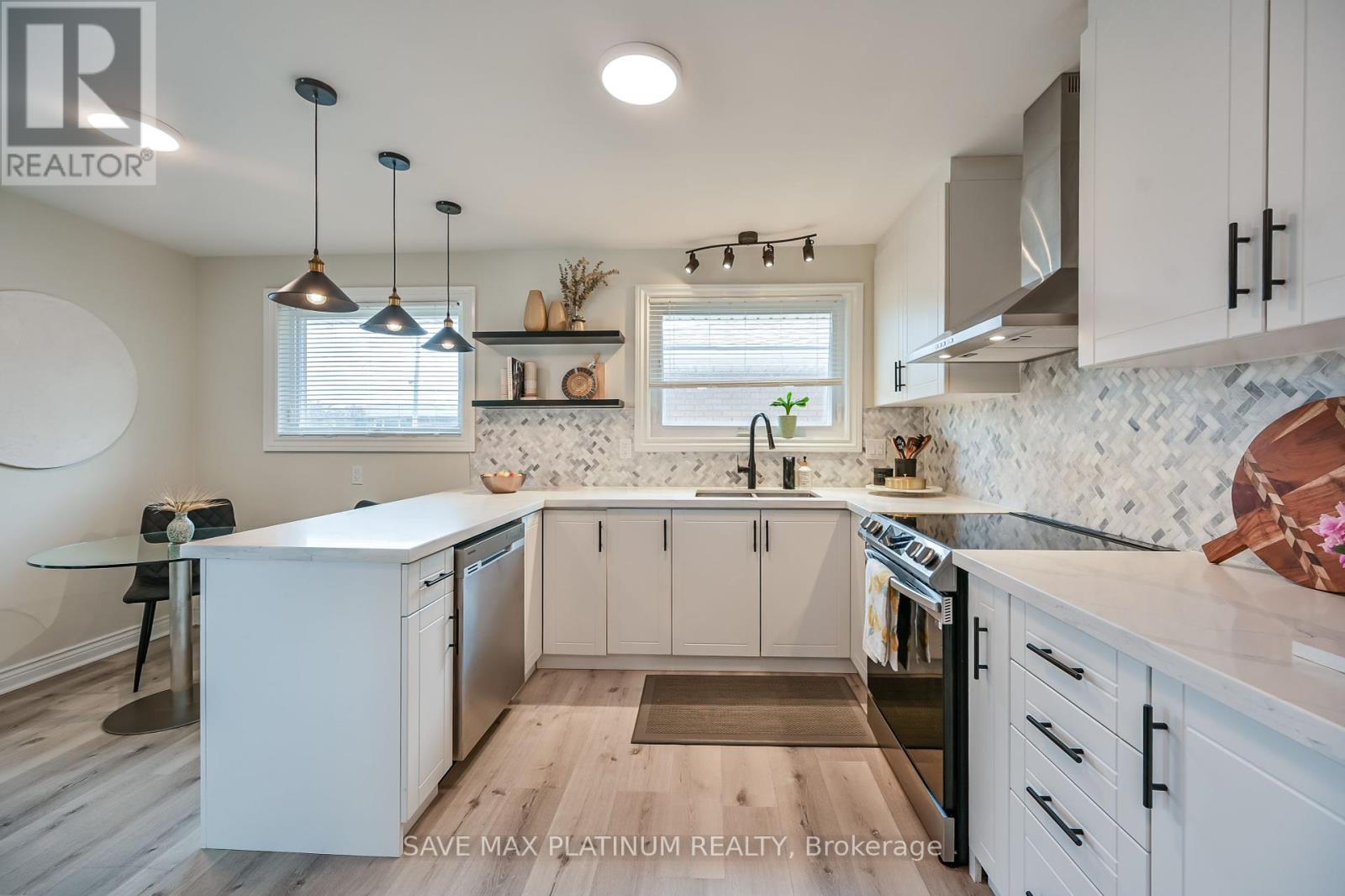 Photo 21 of 18 Gardenia Court, Hamilton ON