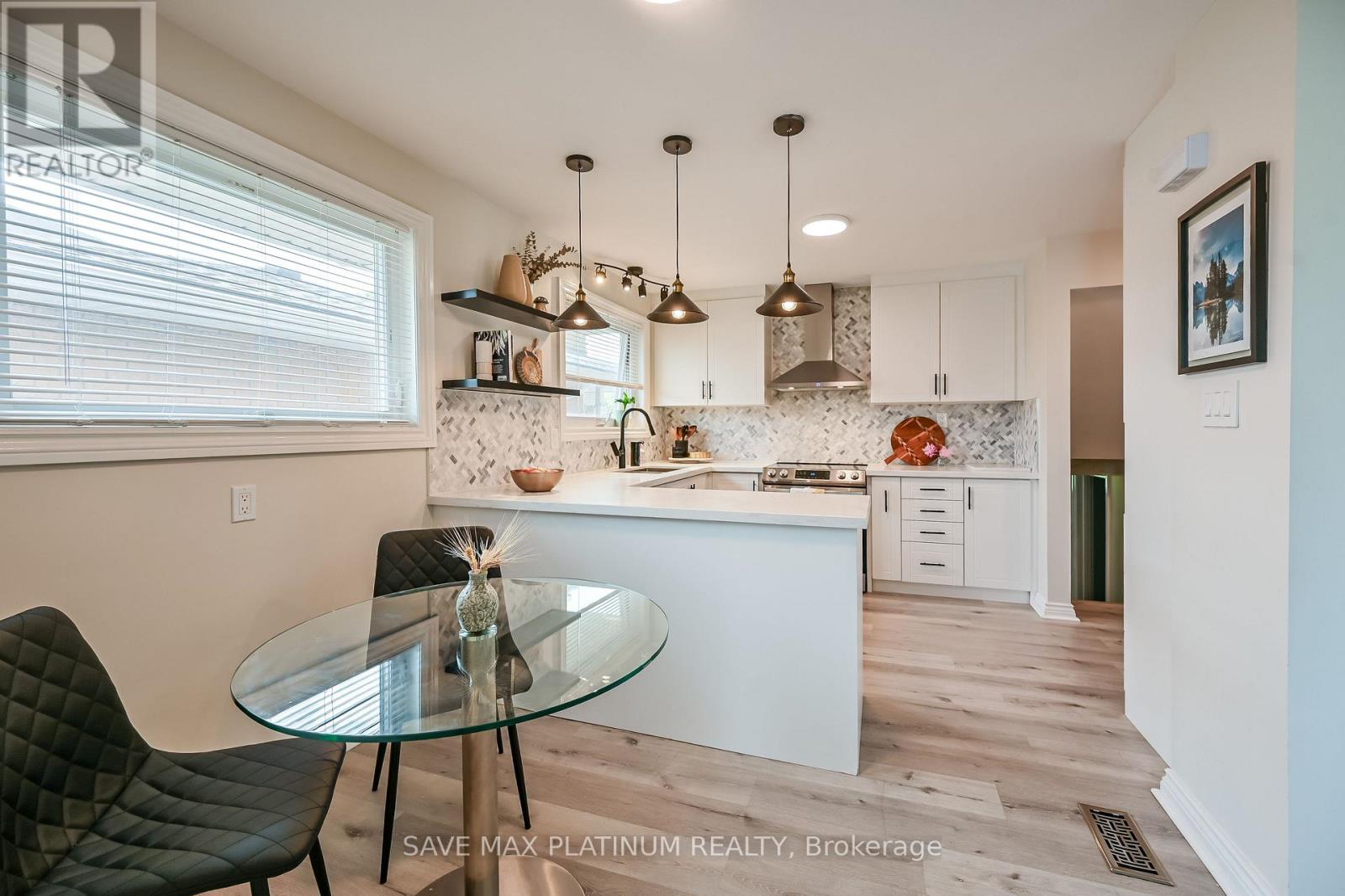 Photo 24 of 18 Gardenia Court, Hamilton ON