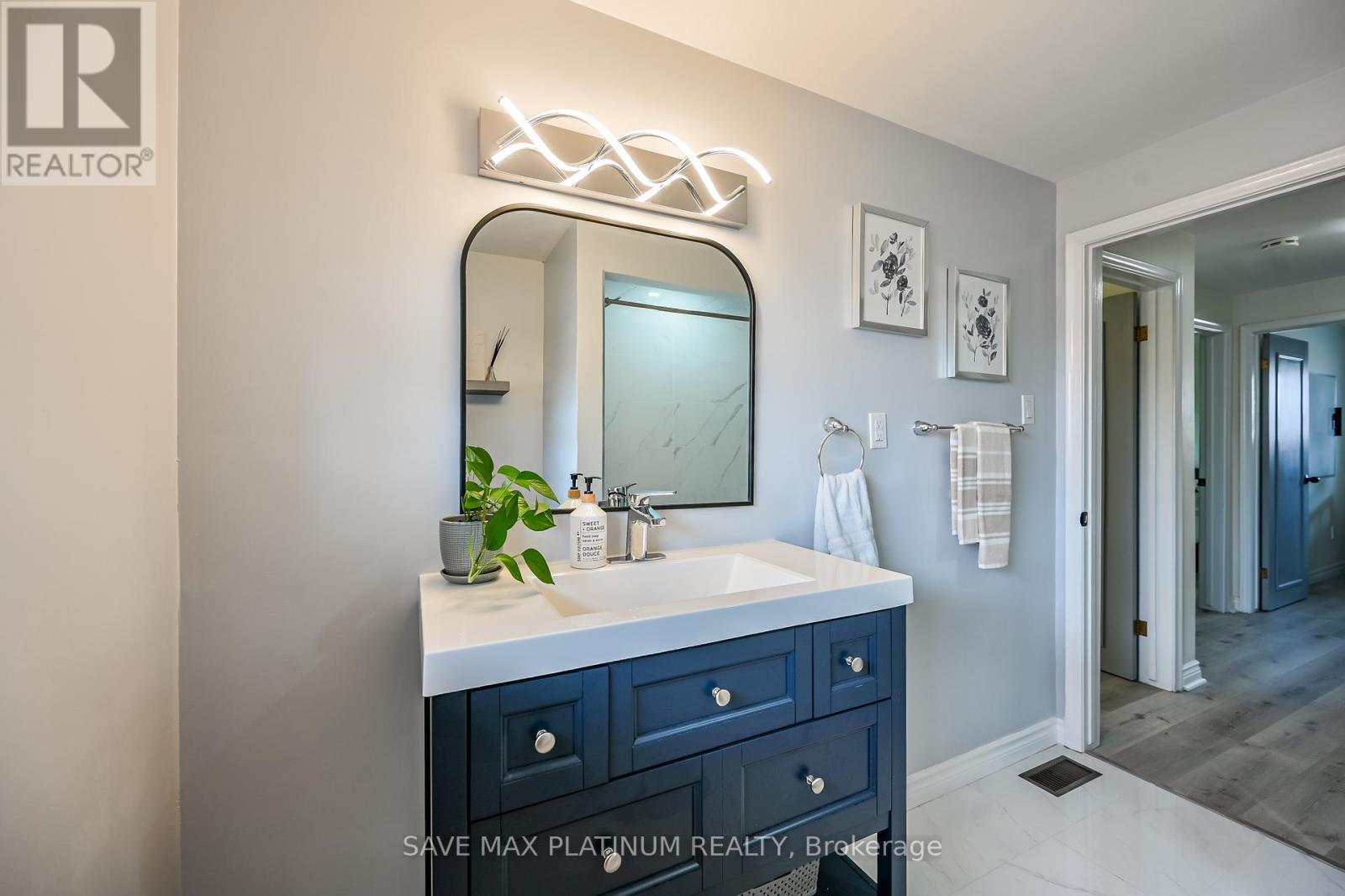 Photo 29 of 18 Gardenia Court, Hamilton ON