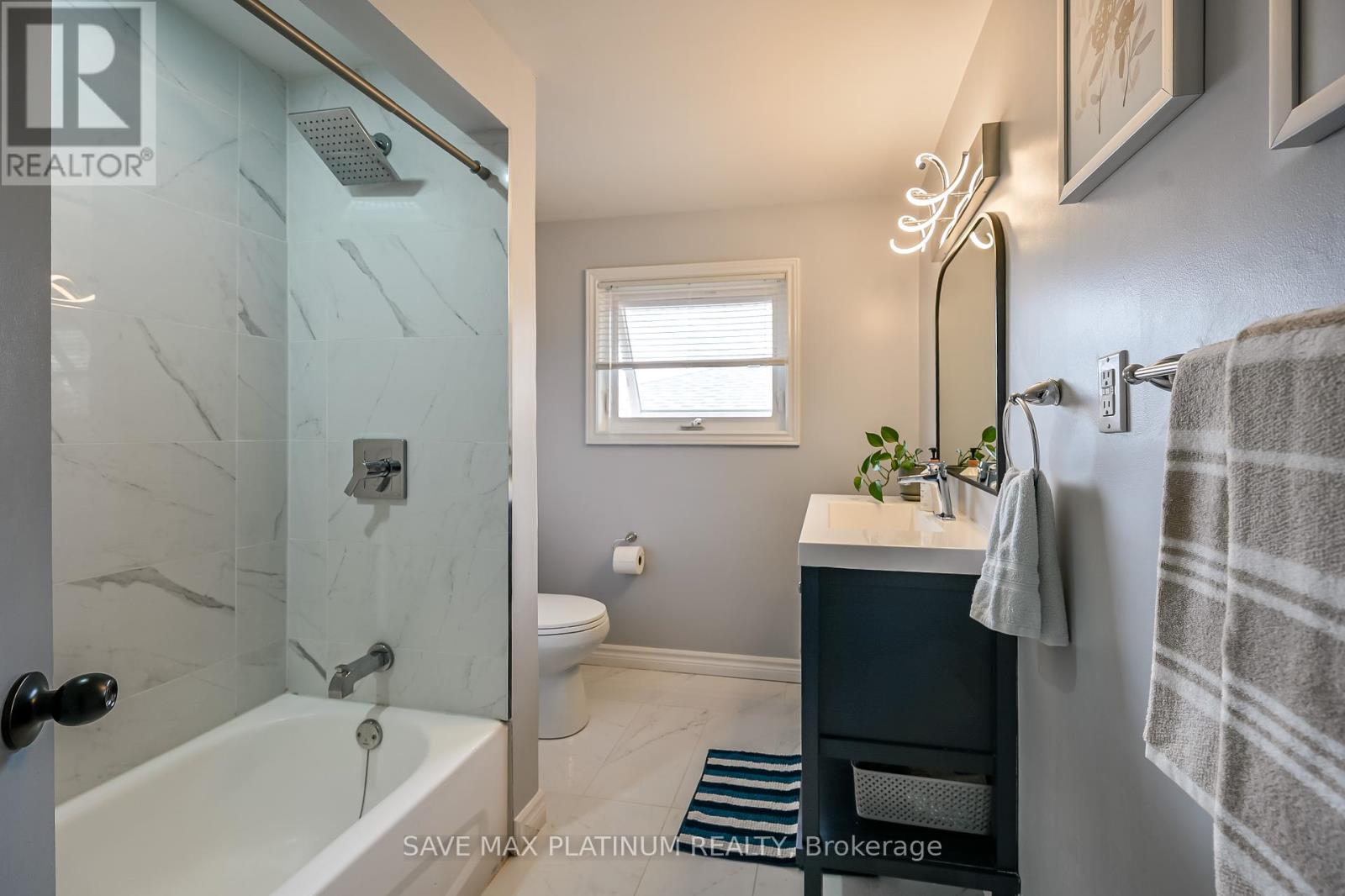 Photo 30 of 18 Gardenia Court, Hamilton ON