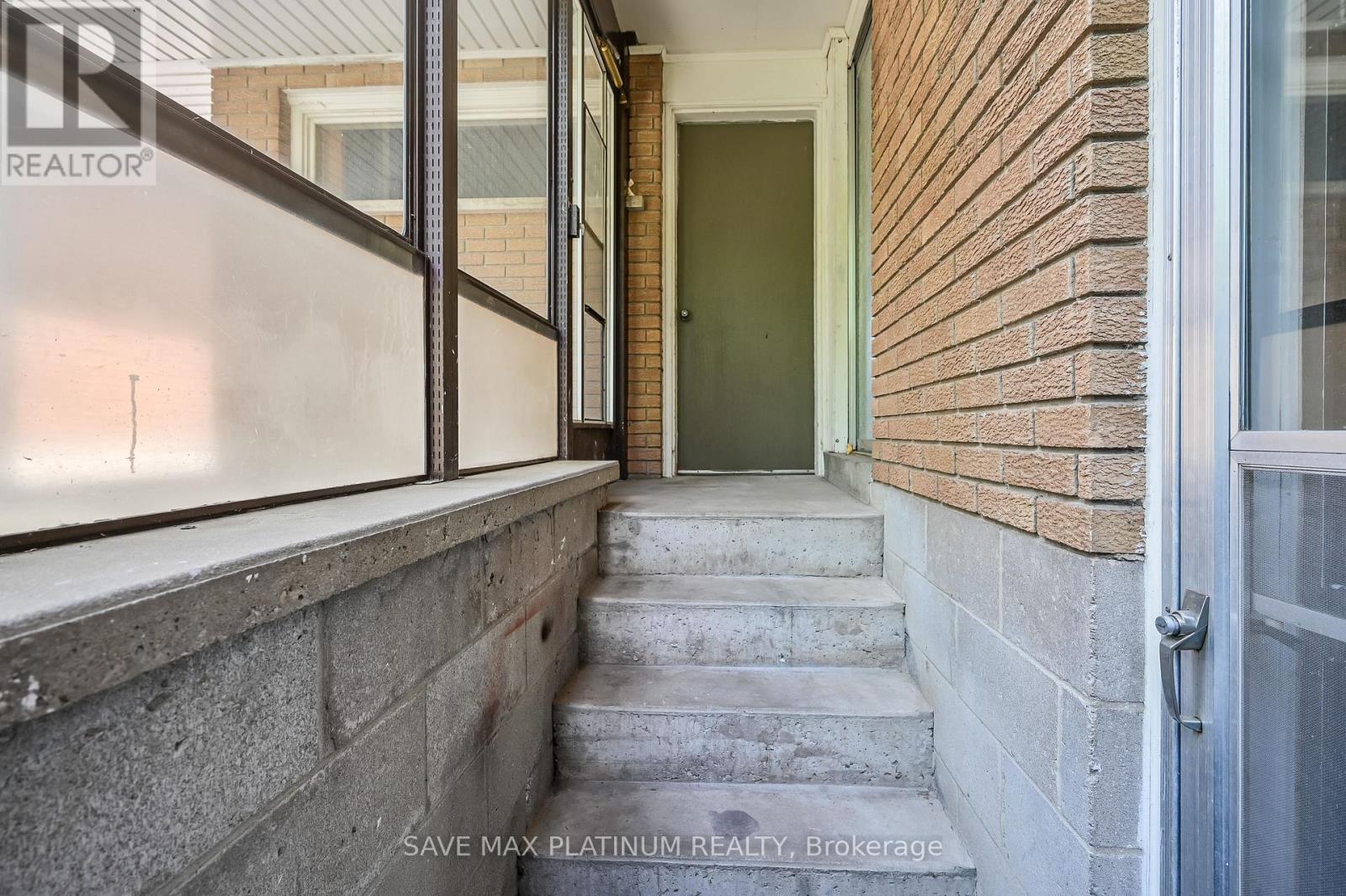 Photo 34 of 18 Gardenia Court, Hamilton ON