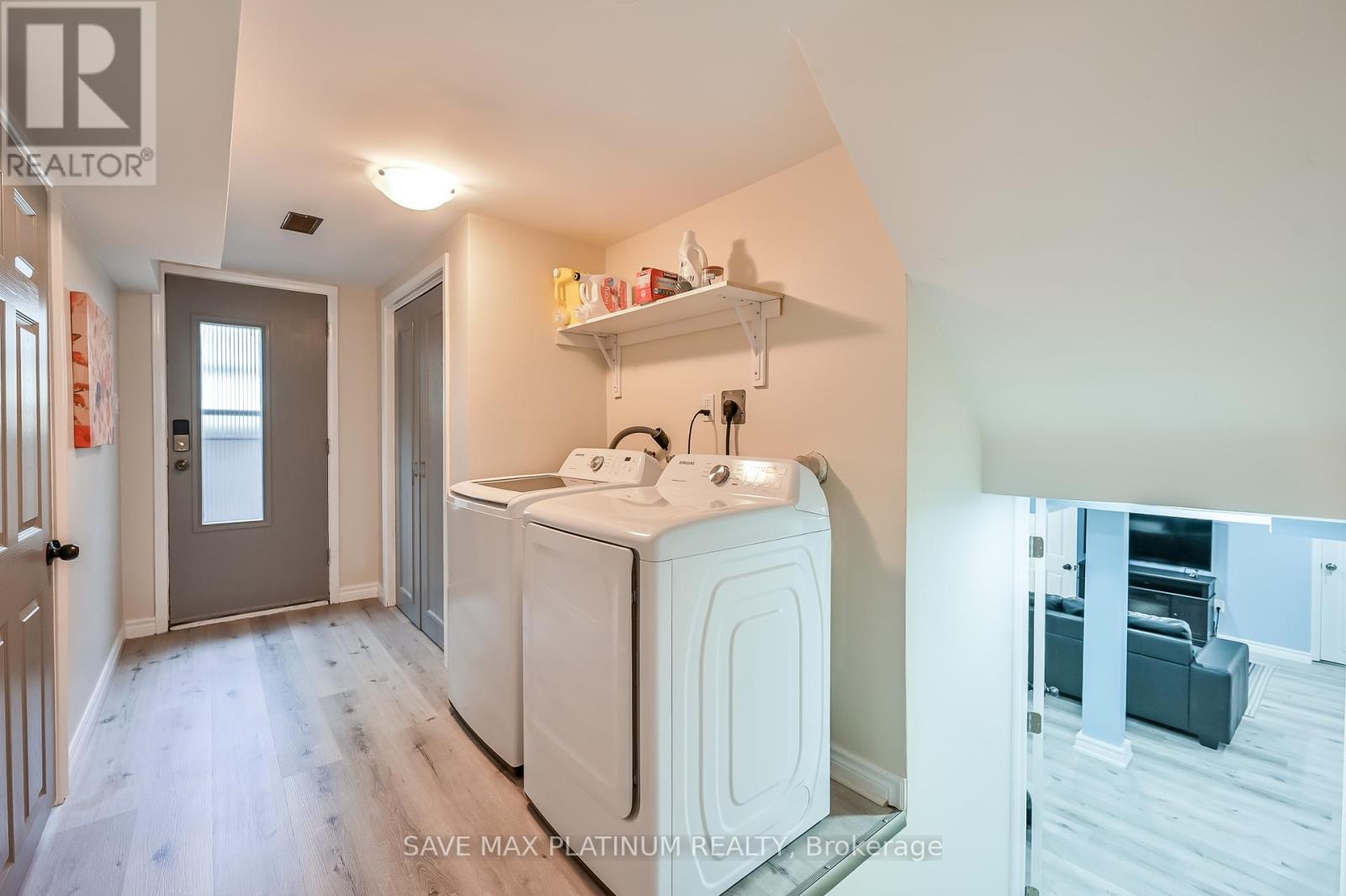 Photo 35 of 18 Gardenia Court, Hamilton ON
