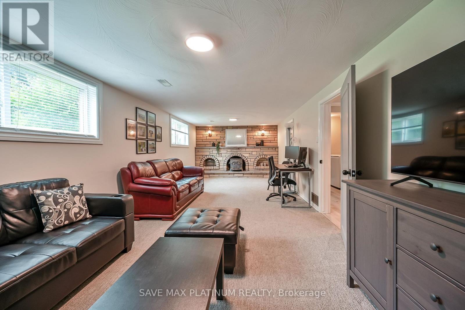 Photo 38 of 18 Gardenia Court, Hamilton ON