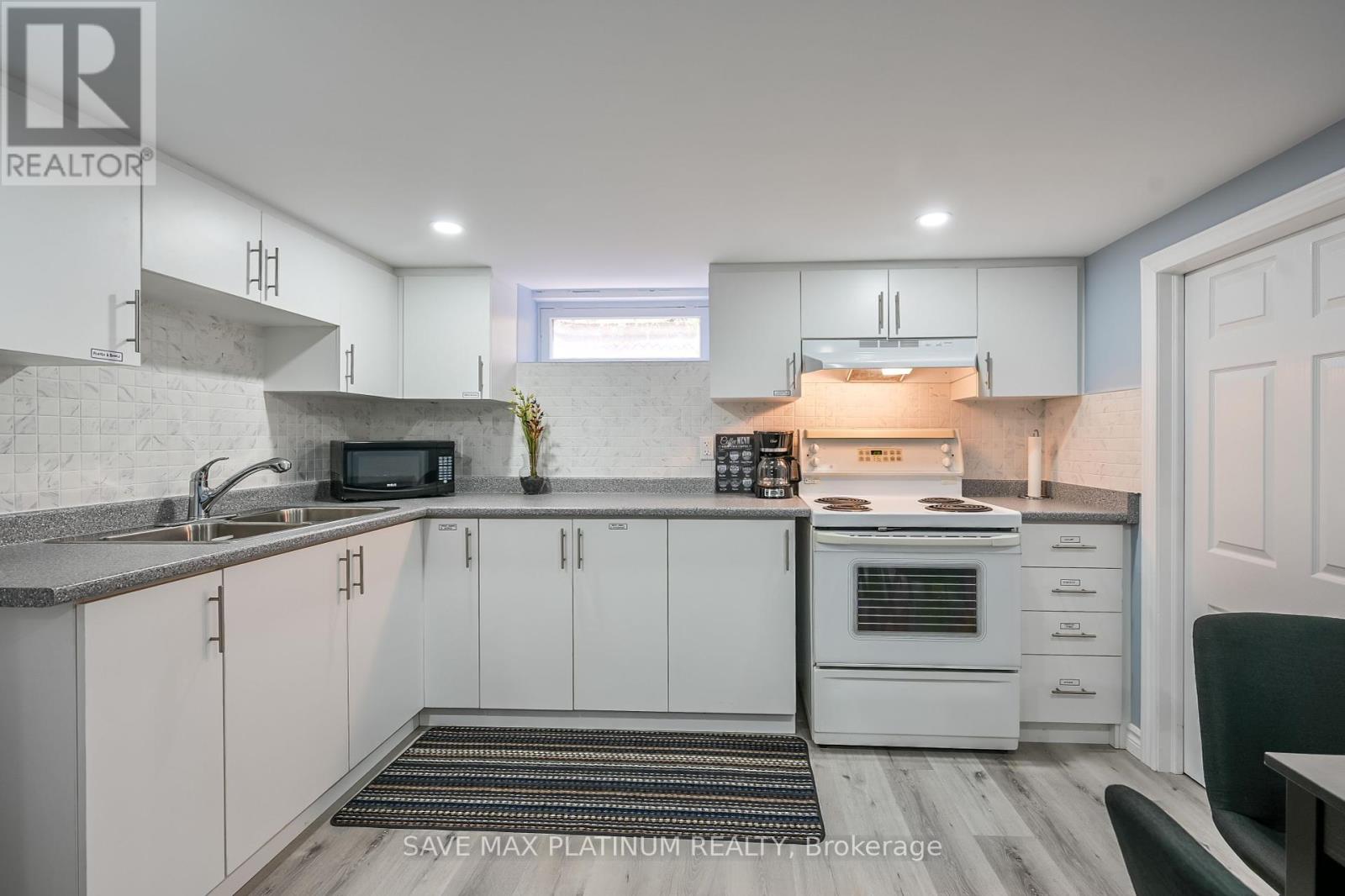Photo 41 of 18 Gardenia Court, Hamilton ON