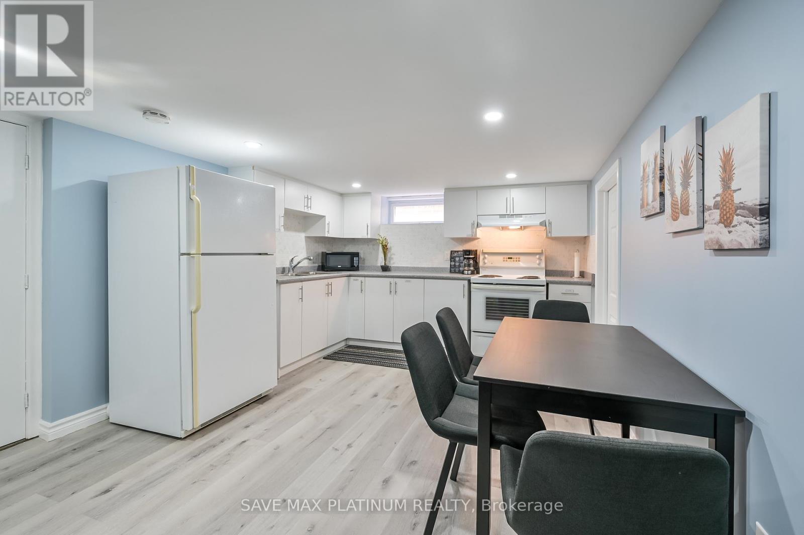 Photo 42 of 18 Gardenia Court, Hamilton ON