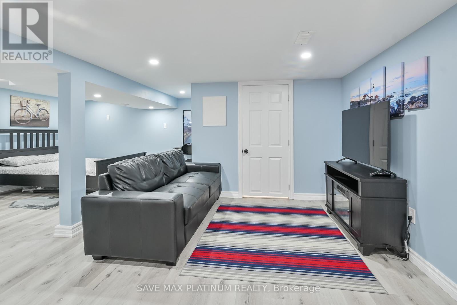 Photo 44 of 18 Gardenia Court, Hamilton ON