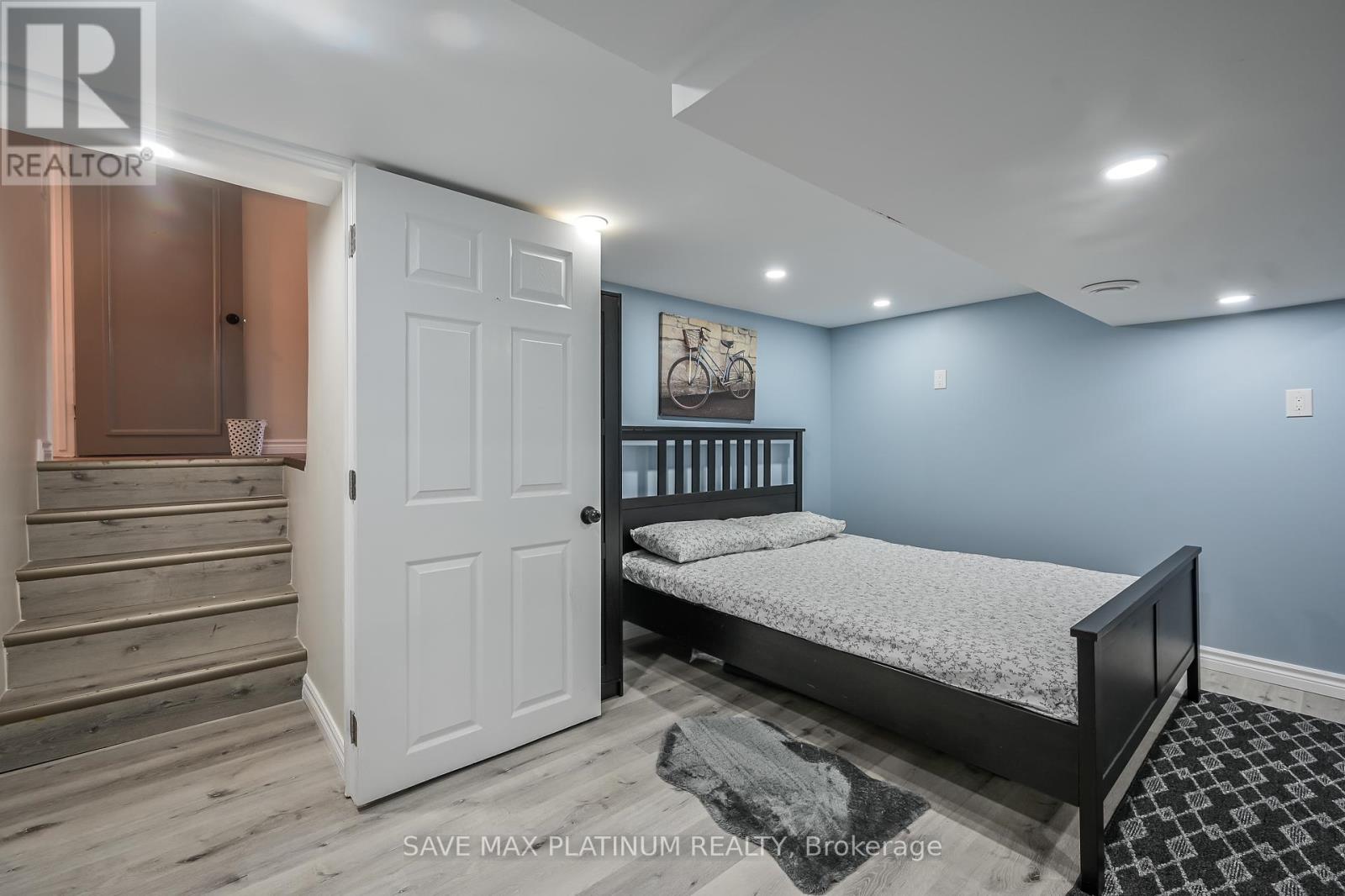 Photo 47 of 18 Gardenia Court, Hamilton ON