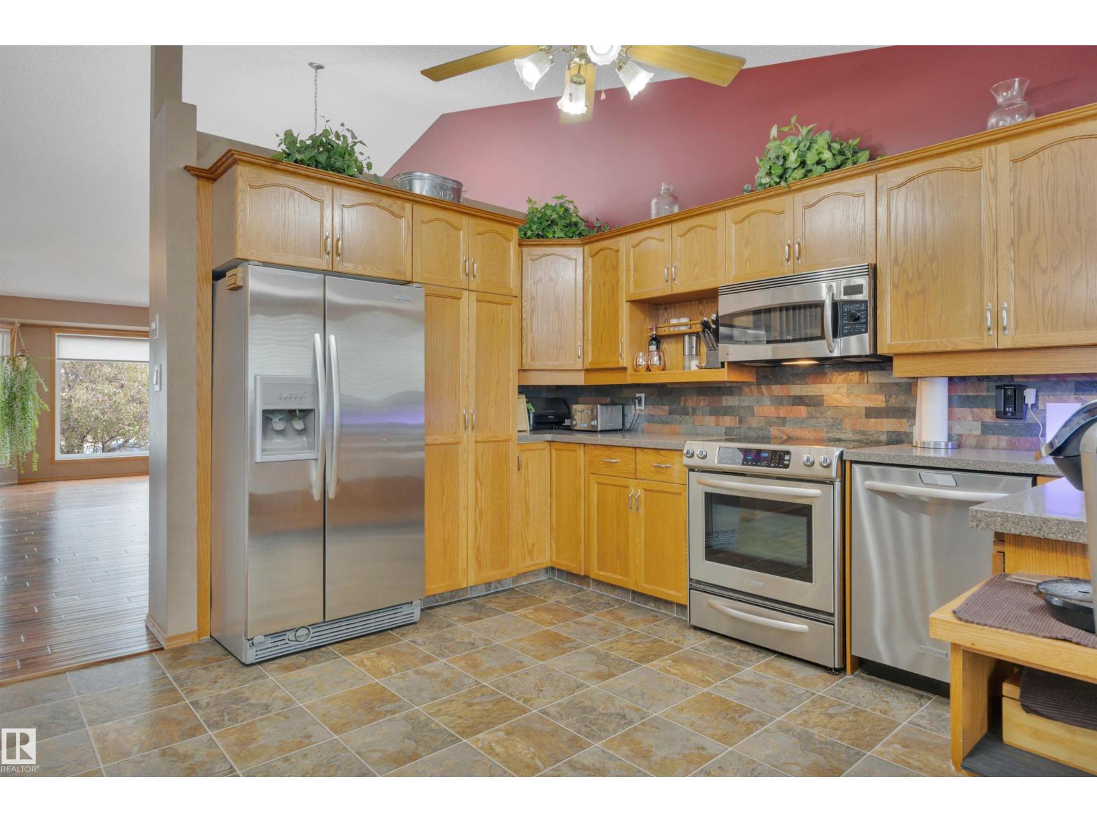 Photo 10 of 6415 159 Av Nw, Edmonton AB
