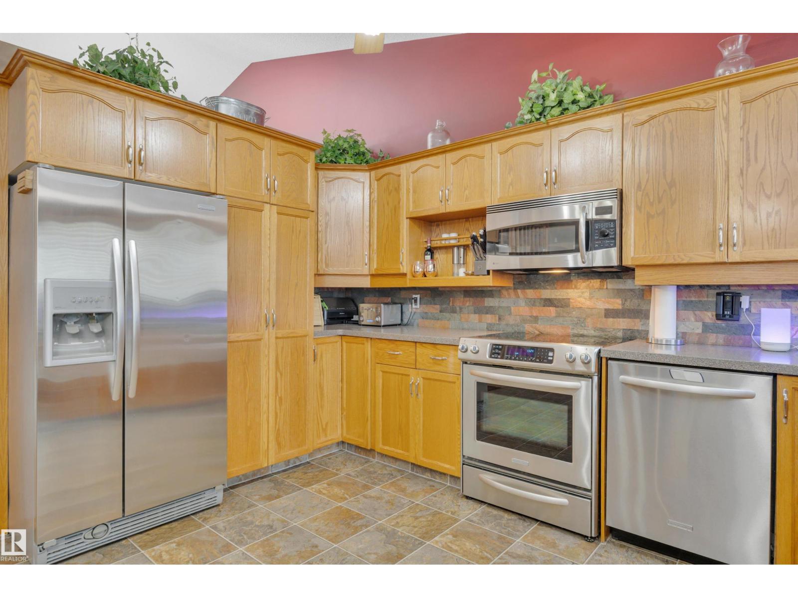 Photo 11 of 6415 159 Av Nw, Edmonton AB