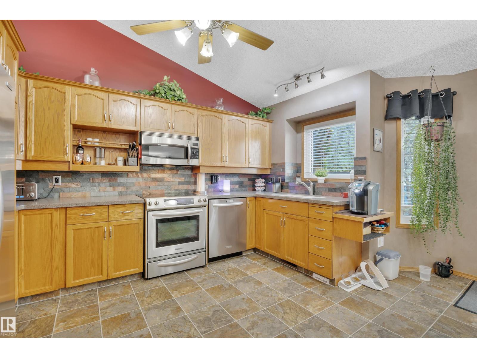 Photo 12 of 6415 159 Av Nw, Edmonton AB