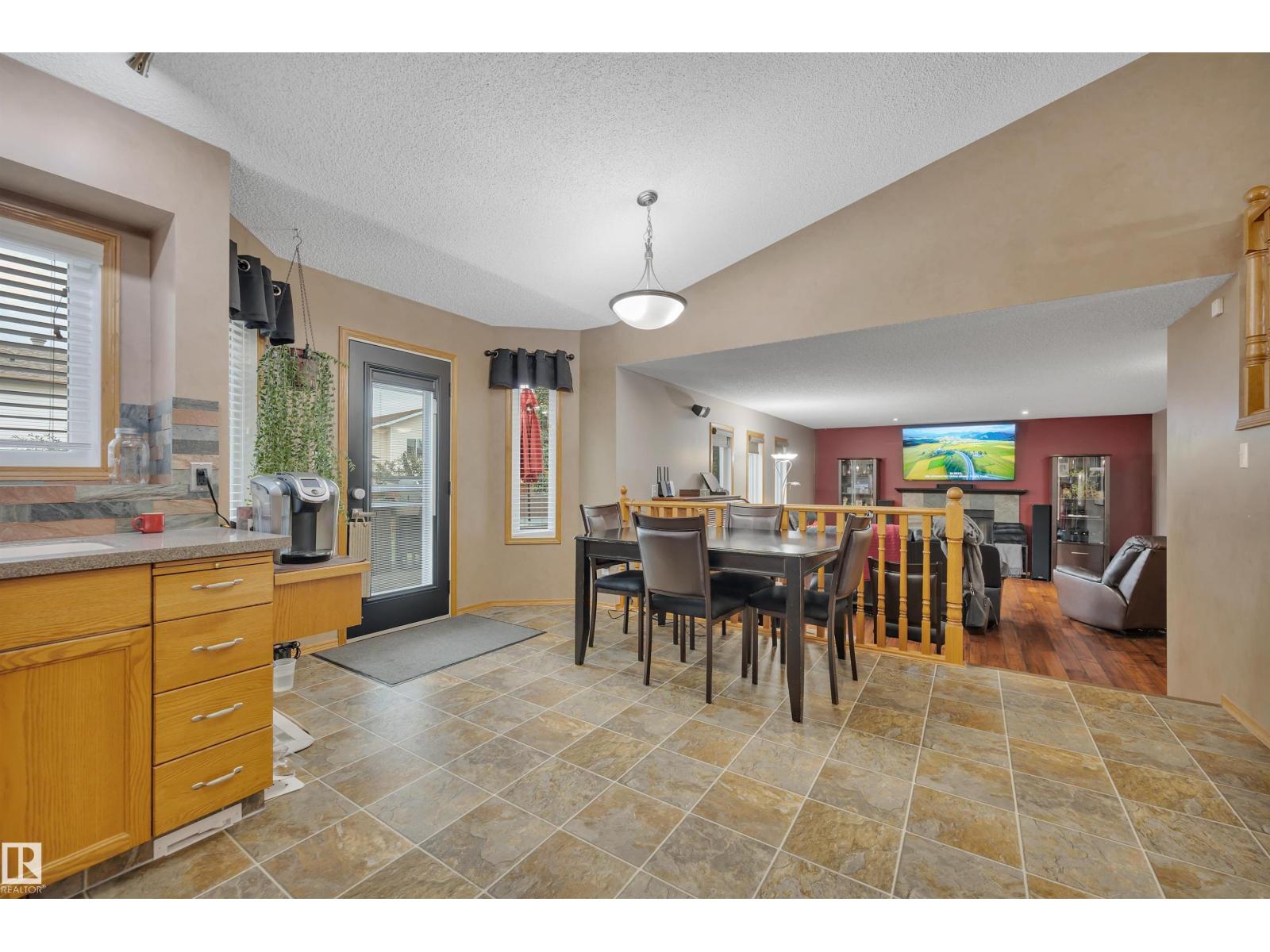 Photo 14 of 6415 159 Av Nw, Edmonton AB
