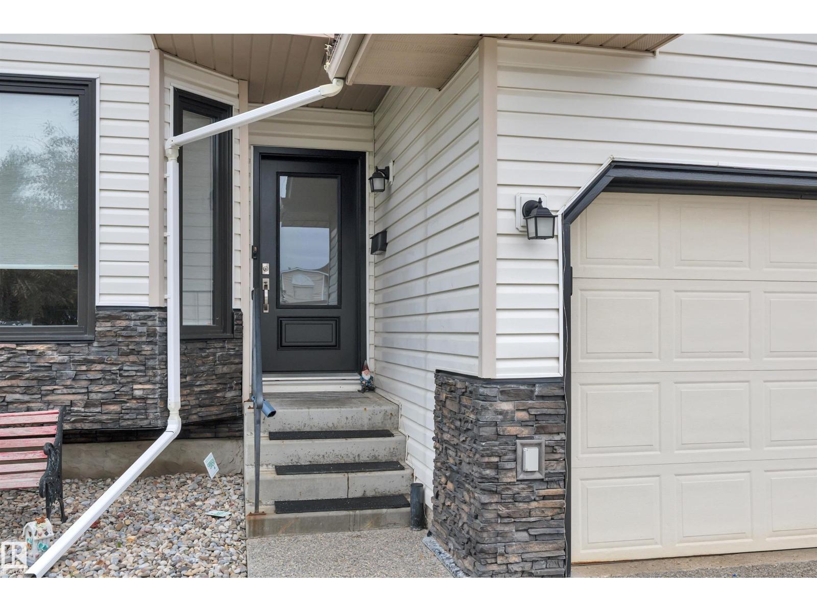 Photo 2 of 6415 159 Av Nw, Edmonton AB