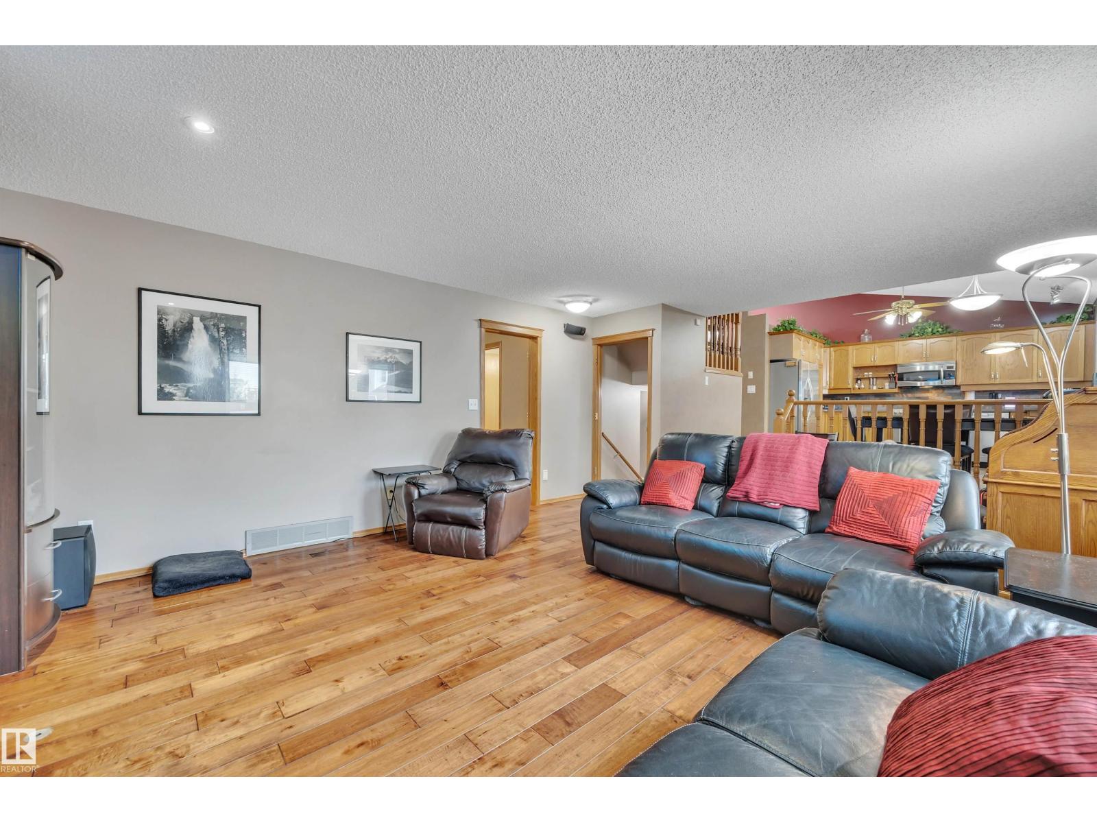 Photo 20 of 6415 159 Av Nw, Edmonton AB
