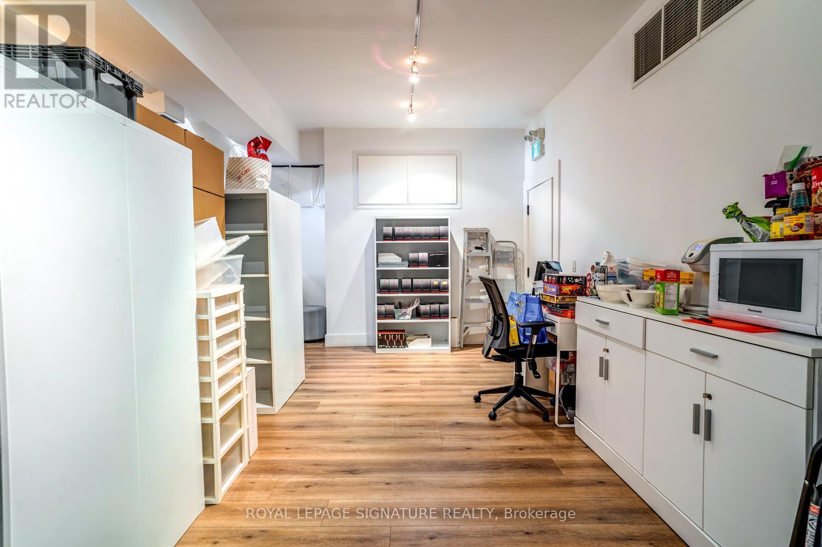 Photo 20 of Main 926 King Street W, Toronto ON