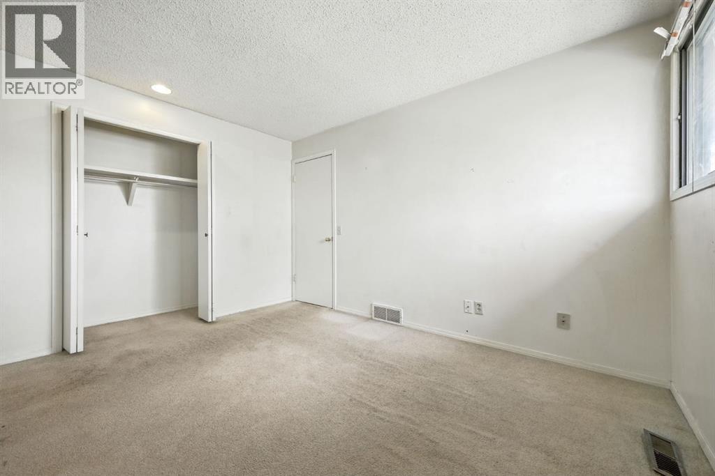 Single Family House for Sale in    Avenue SE Penbrooke Meadows Calgary 
