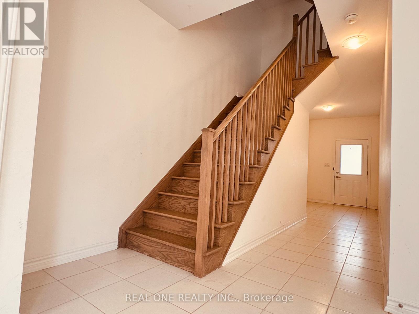Photo 2 of 70 Chicago Lane, Markham ON