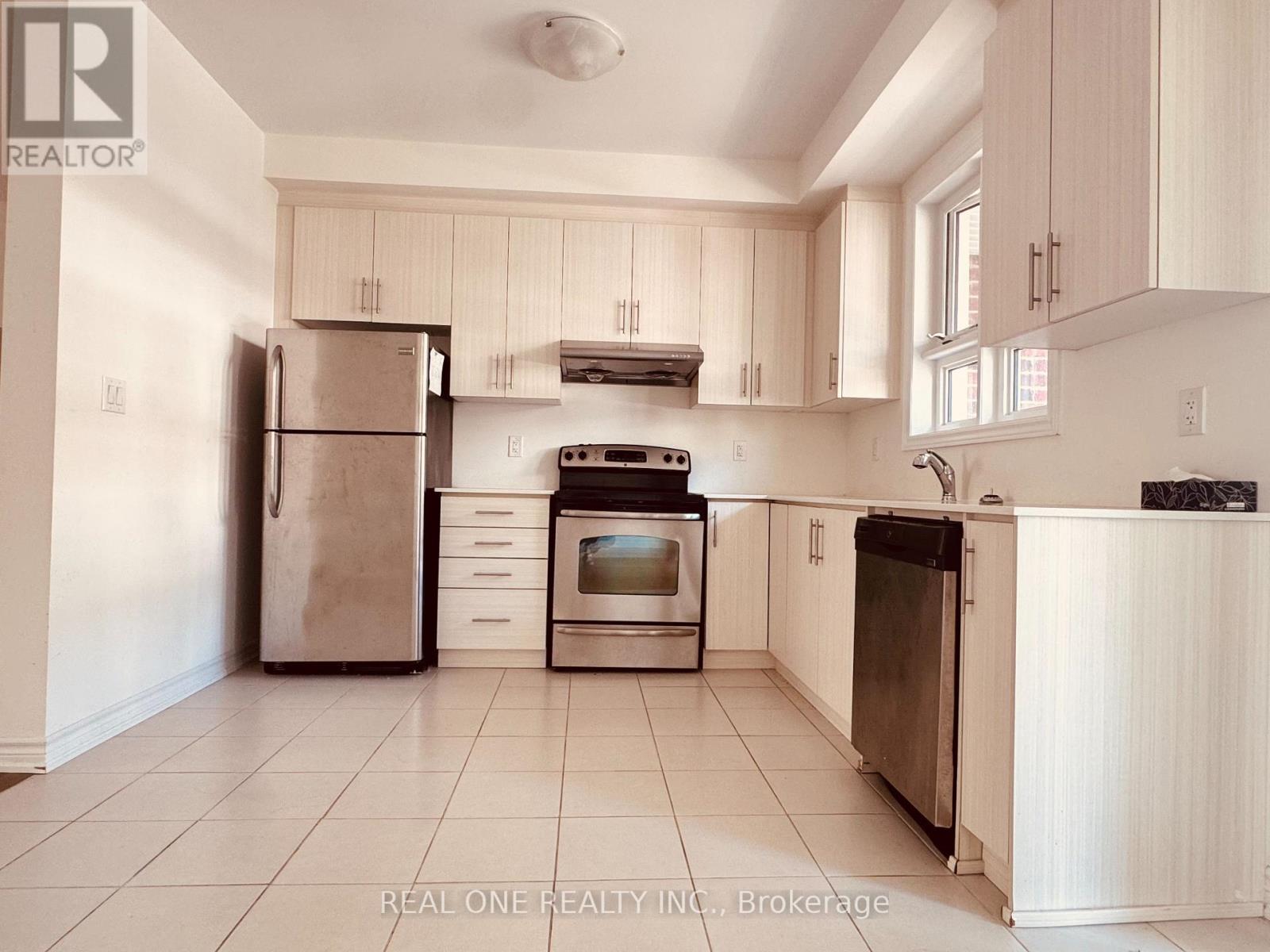 Photo 5 of 70 Chicago Lane, Markham ON