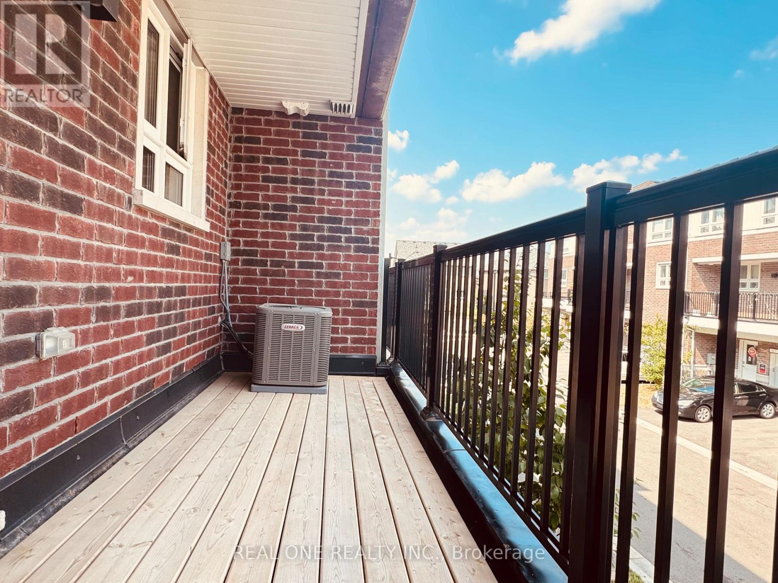 Photo 6 of 70 Chicago Lane, Markham ON