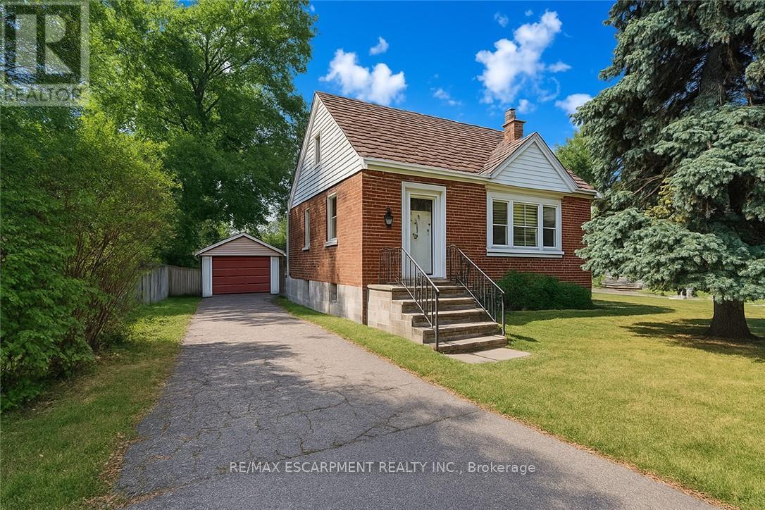 Photo 1 of 402 Crockett Street, Hamilton ON
