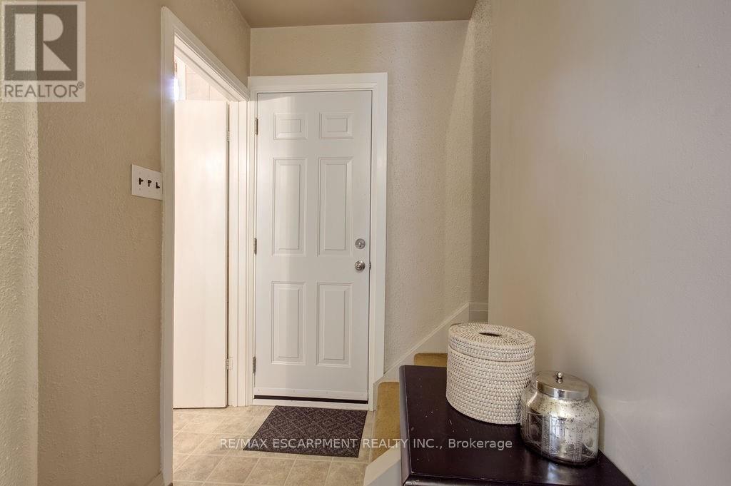 Photo 19 of 402 Crockett Street, Hamilton ON