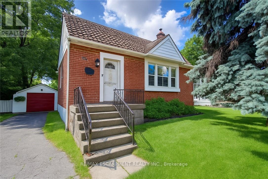 Photo 2 of 402 Crockett Street, Hamilton ON