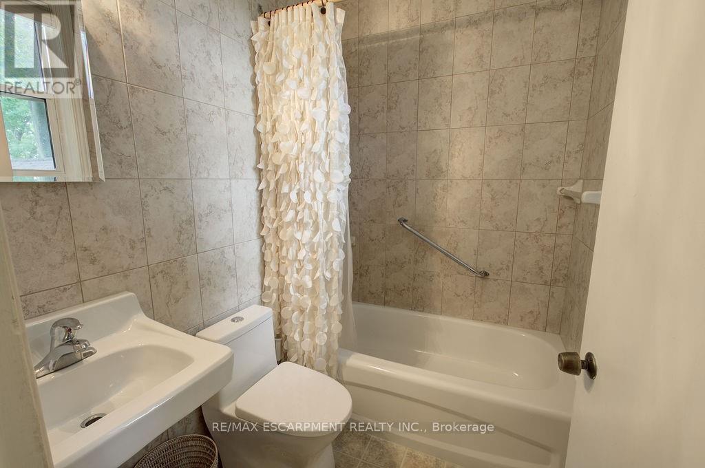 Photo 20 of 402 Crockett Street, Hamilton ON