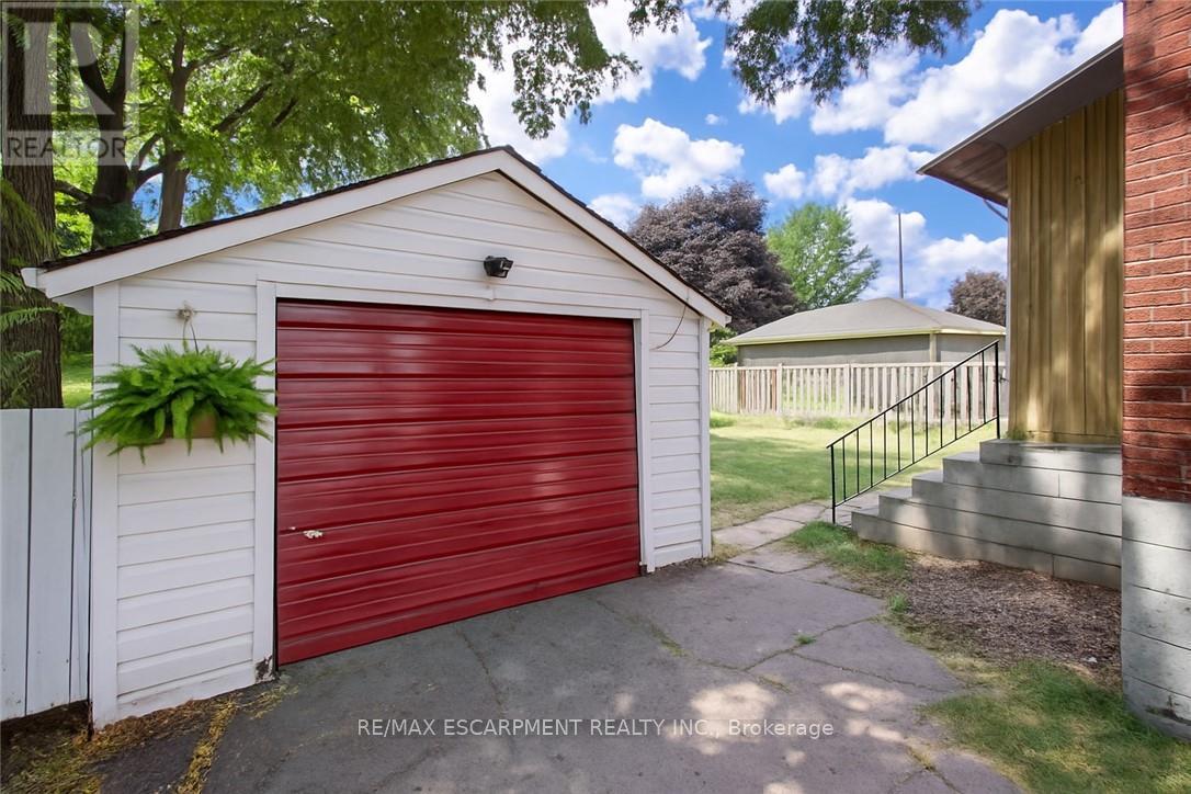 Photo 32 of 402 Crockett Street, Hamilton ON