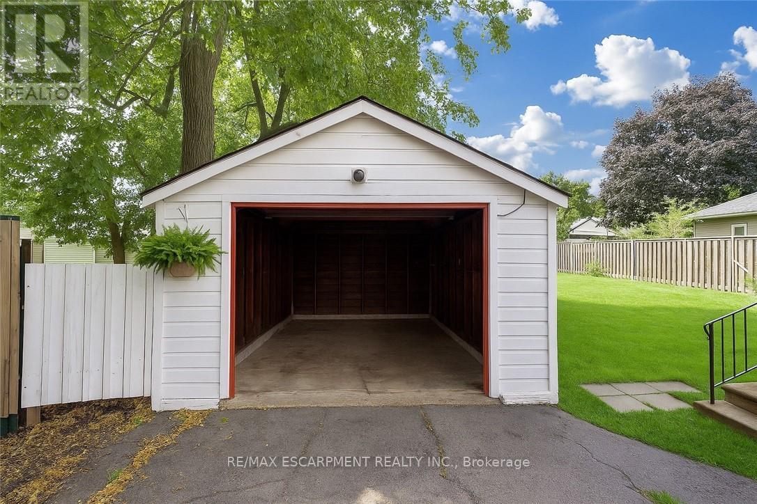 Photo 33 of 402 Crockett Street, Hamilton ON