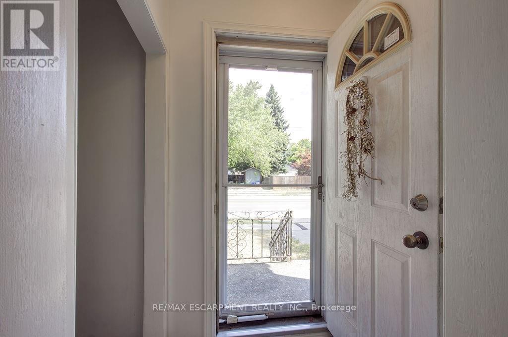 Photo 4 of 402 Crockett Street, Hamilton ON