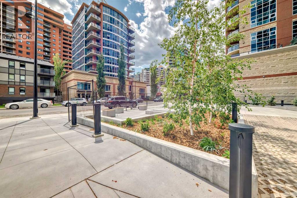 Single Family House for Sale in    Avenue SW Eau Claire Calgary 