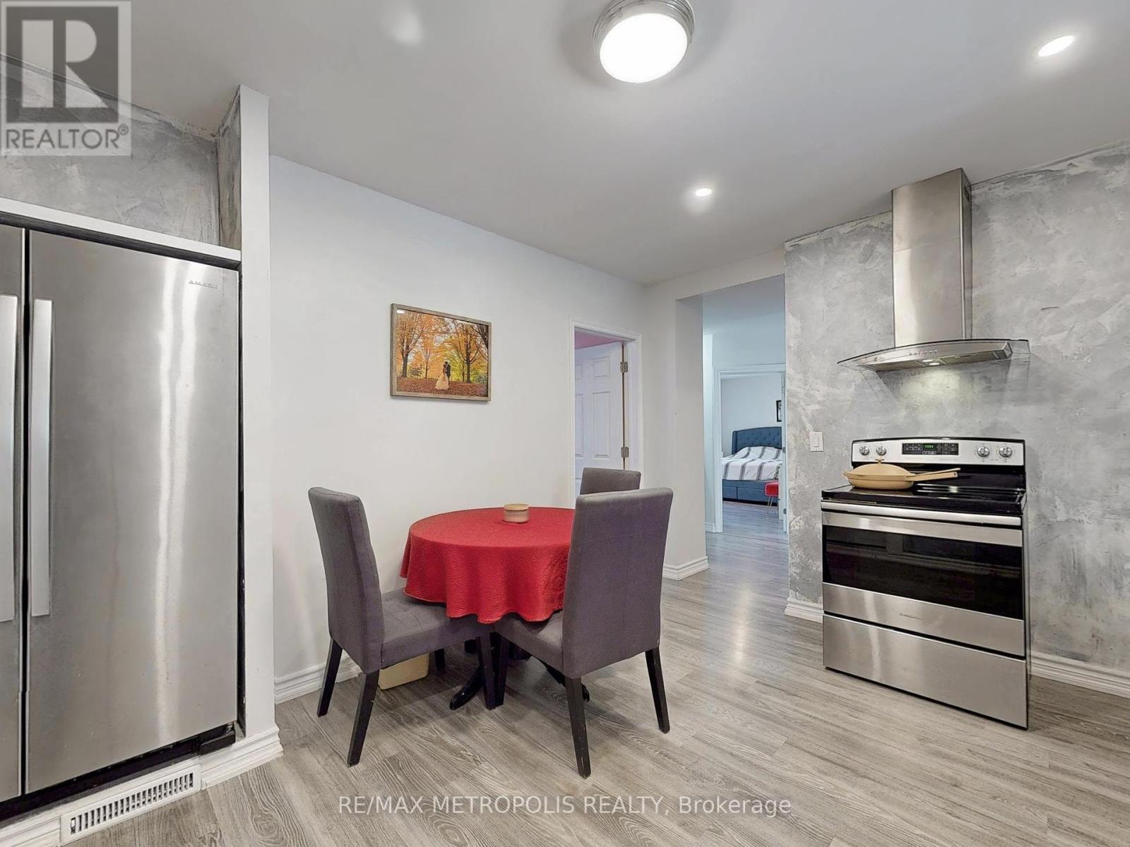 Photo 18 of 1000 Elgin Street, Newmarket ON