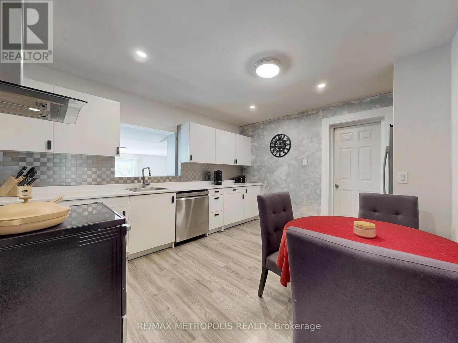 Photo 15 of 1000 Elgin Street, Newmarket ON