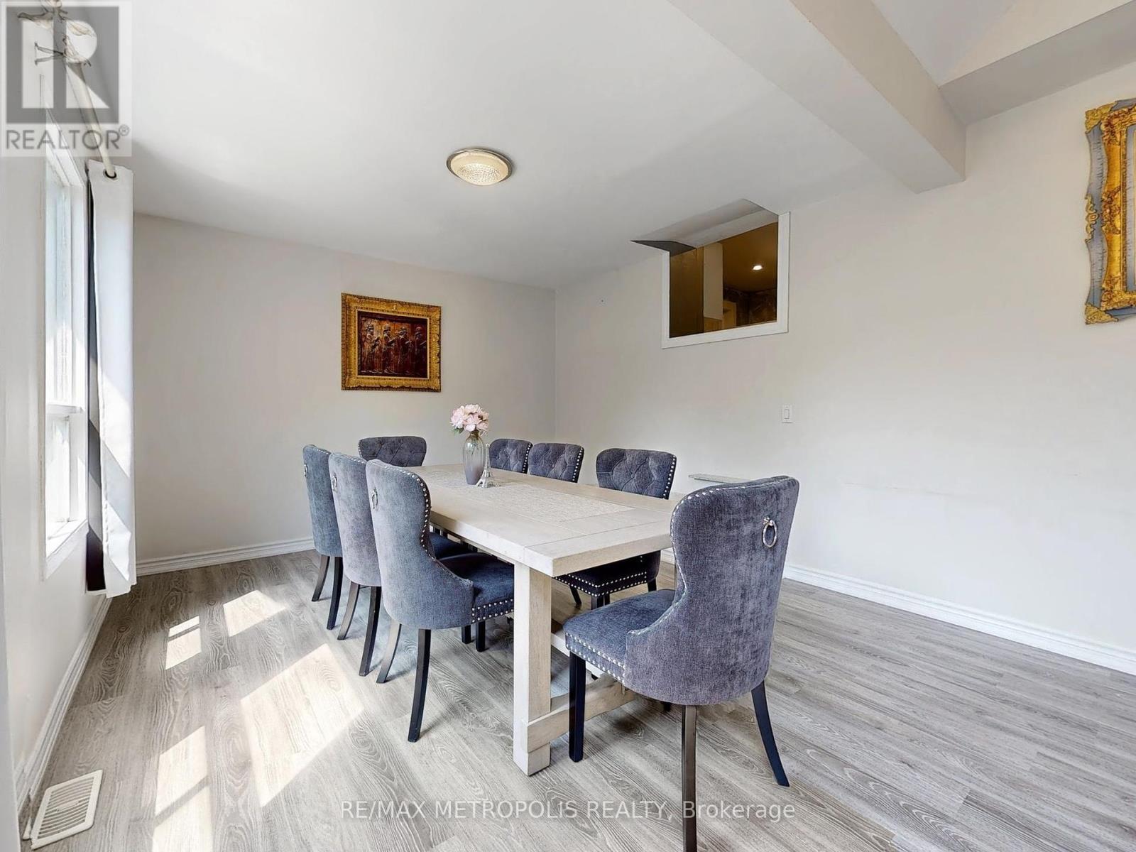 Photo 12 of 1000 Elgin Street, Newmarket ON