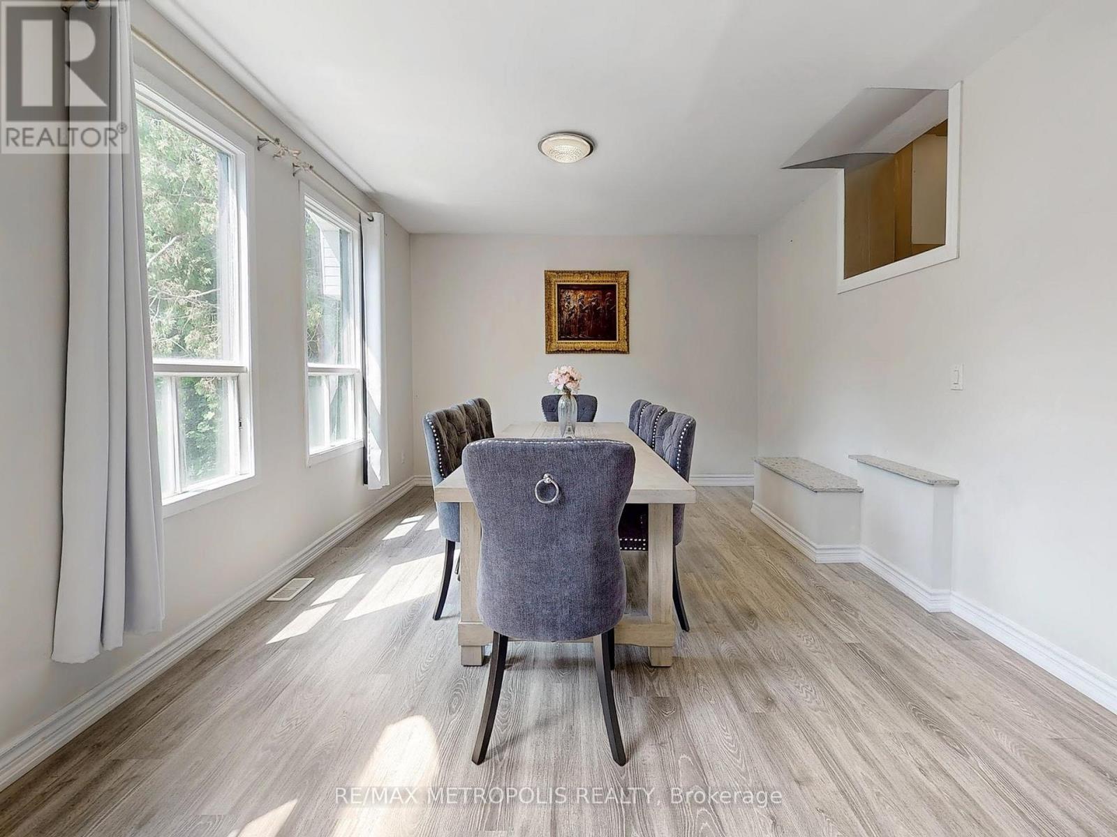 Photo 11 of 1000 Elgin Street, Newmarket ON