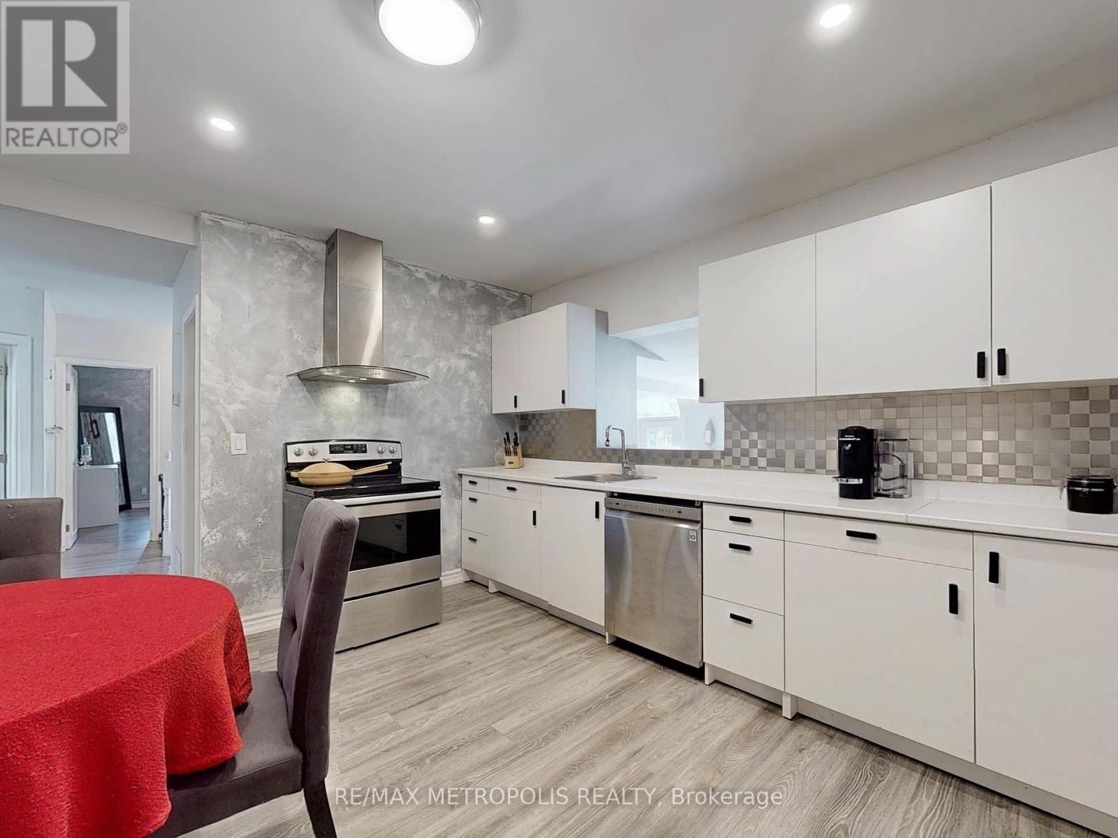 Photo 17 of 1000 Elgin Street, Newmarket ON
